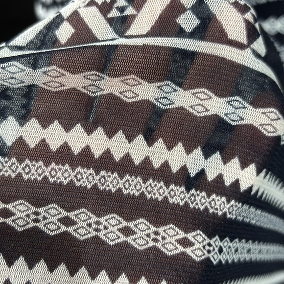 Karen Kane Hi Lo sleeveless, scoopneck,stretchy patterned,sheer,lined - Picture 9 of 15